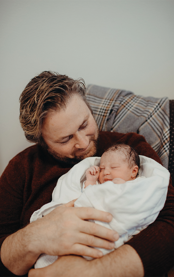 nyfødt baby i teppe